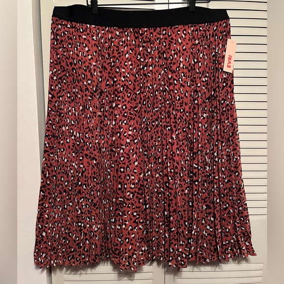 EVRI Dresses & Skirts - NWT Evri Animal Print Pleated Skirt- Size 20W